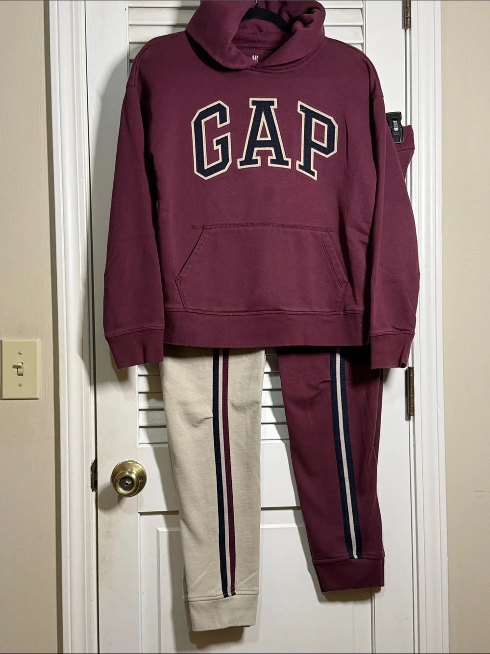 GAP Kids Navy, Burgundy and Tan Logo Sweatshirt & Joggers Sets. Like New  XXL.